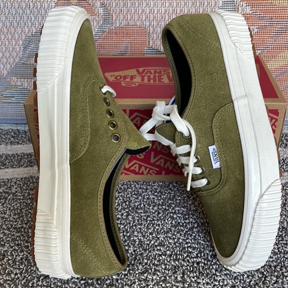 Vans WMNS Authentic 44 L
Anaheim Factory Og Suede
VN0005U4GRN
Sneakers - Picture 12 of 16